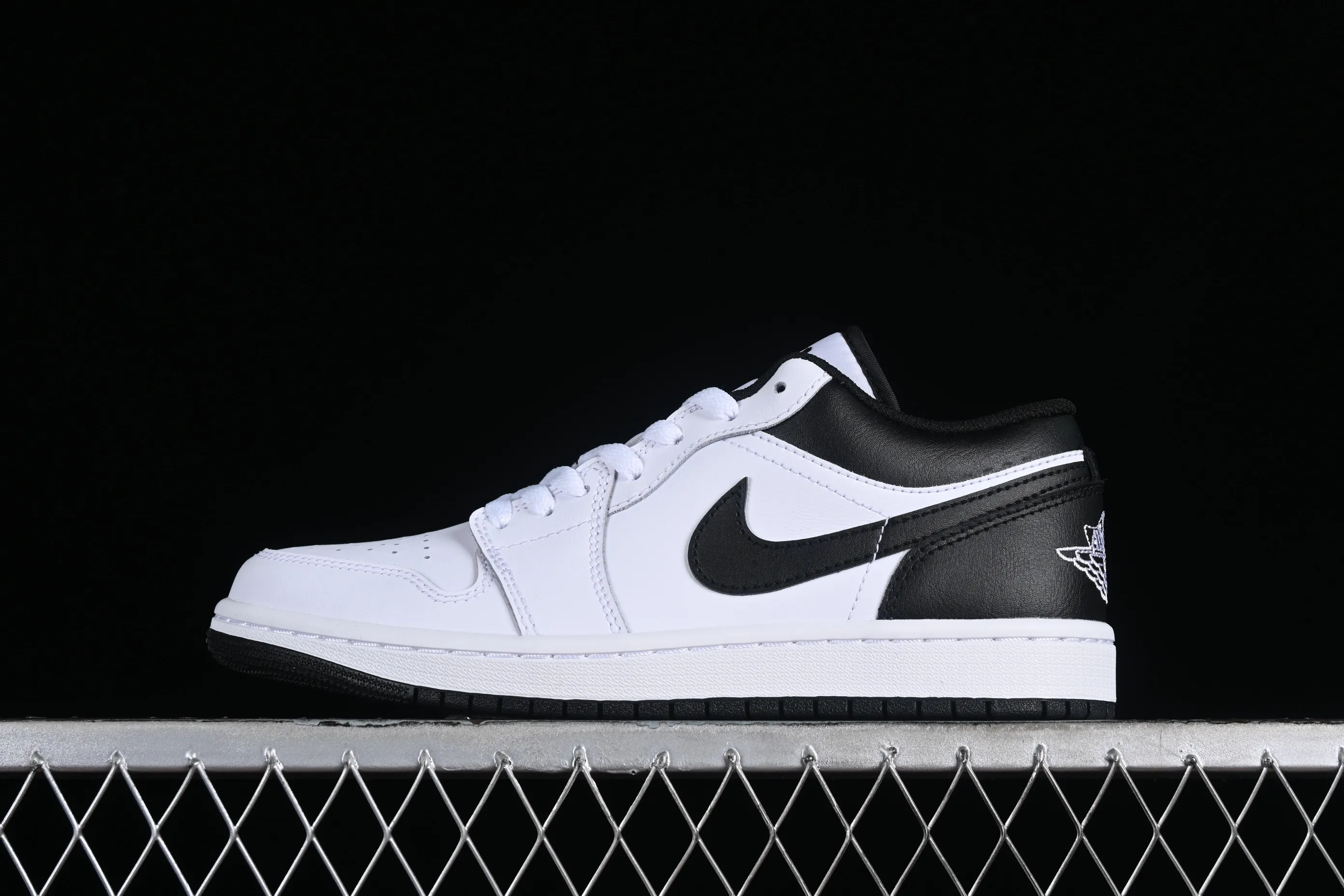 All categories Air Jordan Jordan series basketball shoes Air Jordan 1 Low G version pure original Air Jordan 1 Low "White and Black" AJ1 Joe 1 white and black color matching low-top cultural casual sneakers 553558-132